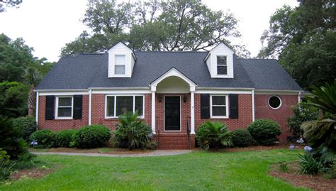 brick ranch houses with dark red metal roofs|beautiful ranch houses.